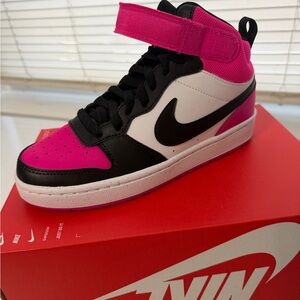 Nike High-Top Sneaker in Fuchsia, Black & White